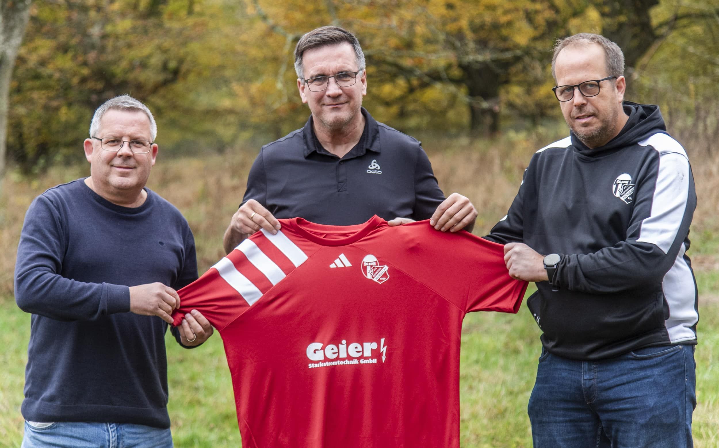 Geier Starkstrom sponsert Trikot für JSG Sinn