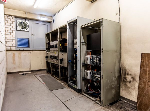 Alte Niederspannungshauptverteilung vor Beginn der Erneuerung