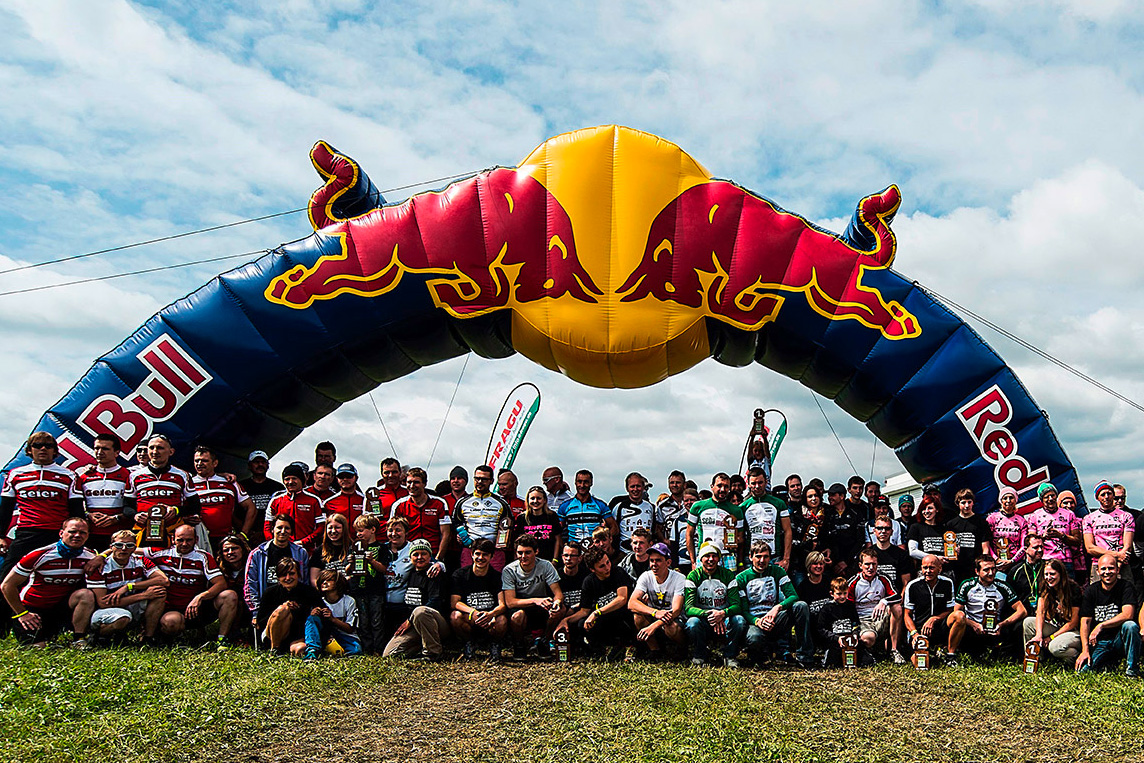 Neue Trikots für die SG Sinn/Hörbach – Geier Starkstromtechnik unterstützt den regionalen Fußball 16 Driedorf 24 Stunden Rennen