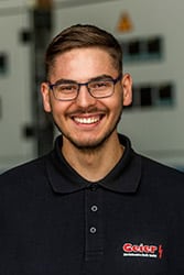 Ansprechpartner 30 Adam Petti