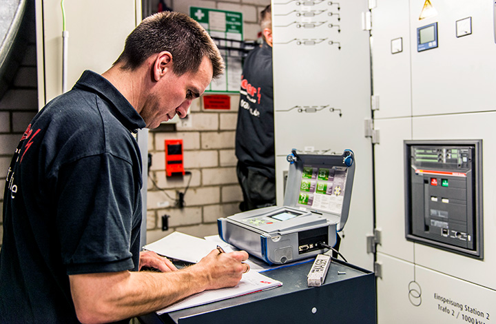 Wartung, Revision & Service 4 Wartung Revision Service Niederspannungsleistungsschalter