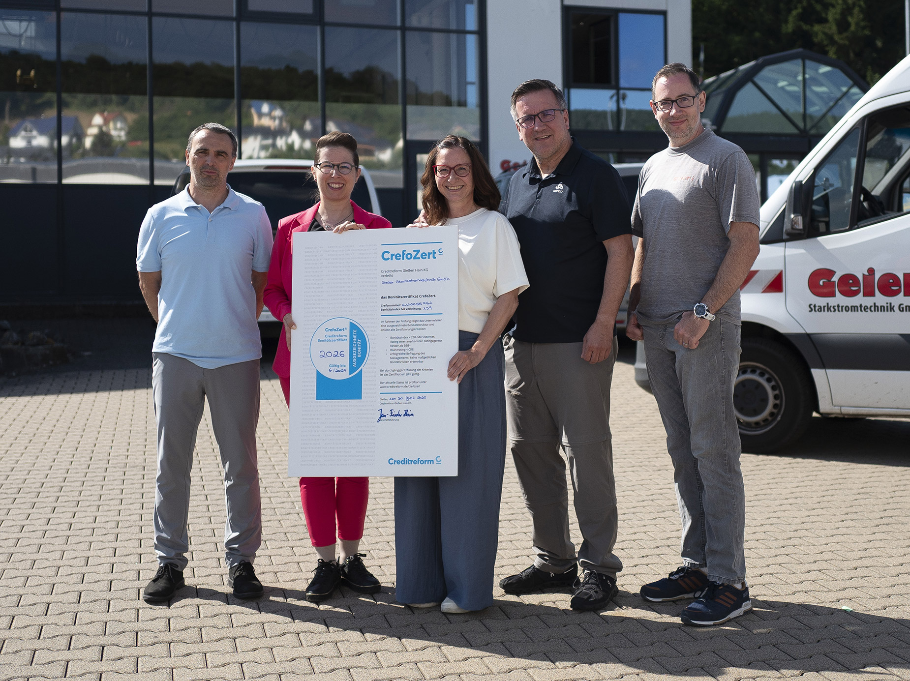 CrefoZert für Geier Starkstromtechnik: Auszeichnung für hervorragende Bonität CrefoZert-Übergabe an Geier Starkstromtechnik GmbH durch Creditreform
