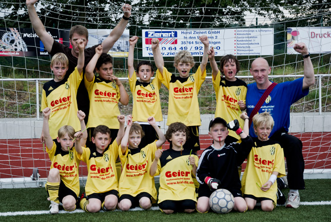 Neue Trikots für die SG Sinn/Hörbach – Geier Starkstromtechnik unterstützt den regionalen Fußball 21 Fußball Sponsor Geier Starkstromtechnik