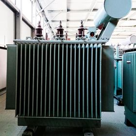 Öltransformator mit Ausdehnungsgefäß